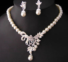 Load image into Gallery viewer, Wedding Flower Glass Pearl Necklace Set
