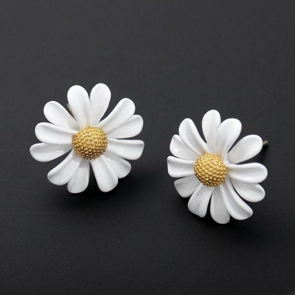 Spring White Daisy Flower Vintage Earrings for Women