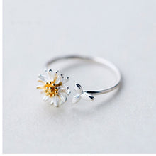 Load image into Gallery viewer, Daisy Flower Elegant Opening Ring For Women Adjustable
