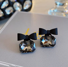 Load image into Gallery viewer, Ribbon Comfort Duo Earrings
