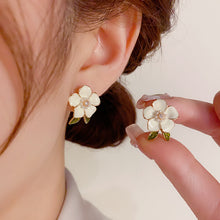 Load image into Gallery viewer, Summer Bloom Flower Earrings
