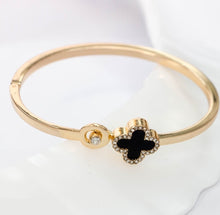 Load image into Gallery viewer, Clover Embrace Bracelet
