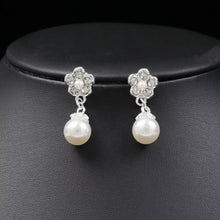 Load image into Gallery viewer, Bridesmaid Wedding Flower Glass Pearl Necklace Set
