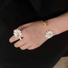 Load image into Gallery viewer, Spring White Daisy Flower Vintage Bracelet for Women
