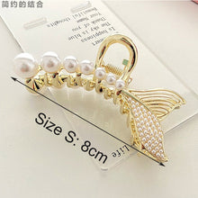 Load image into Gallery viewer, Fish Tail Shape Fashion Temperament Pearl Hair Crab

