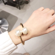 Load image into Gallery viewer, Large Pearl Elastic Bracelet For Women
