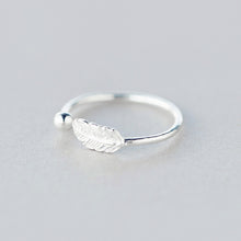 Load image into Gallery viewer, Daisy Leaf Opening Rings Women Adjustable
