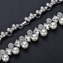 Load image into Gallery viewer, Clavicle Chain Bridal Pearl Necklace Set
